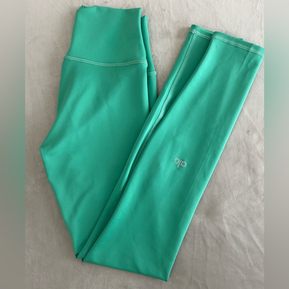 ALO 7/8 High-Waist Airlift Legging, size Small, color: Lettuce.